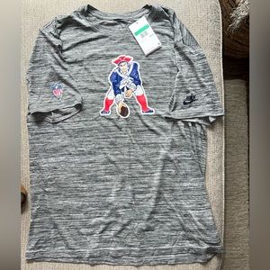 Nike New England Patriots Nike 2023 Sideline Alternate Logo Performance T-Shirt